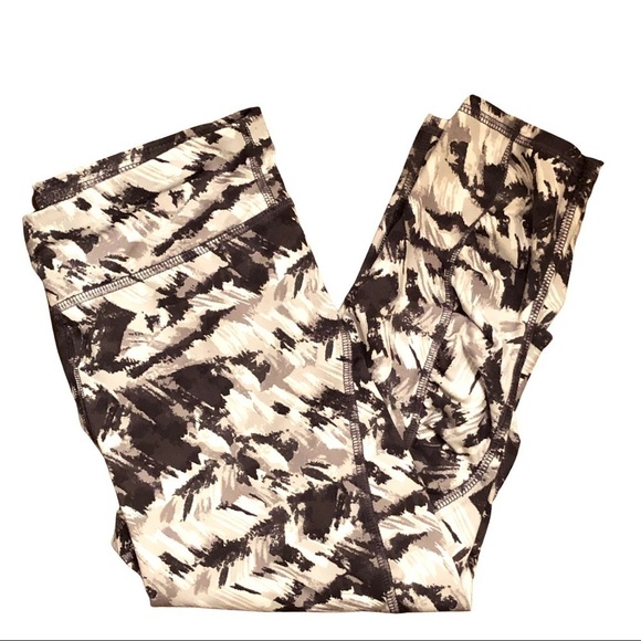 3/$20 🍄 All In Motion Girl’s Cropped Leggi… - Picture 1 of 4